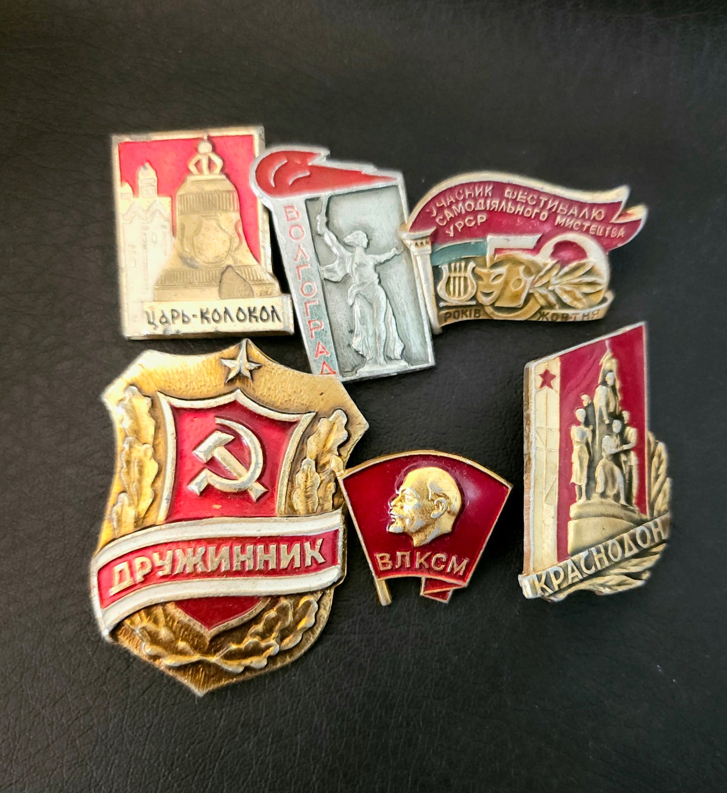 A bundle of soviet pins that are very read and very communist
