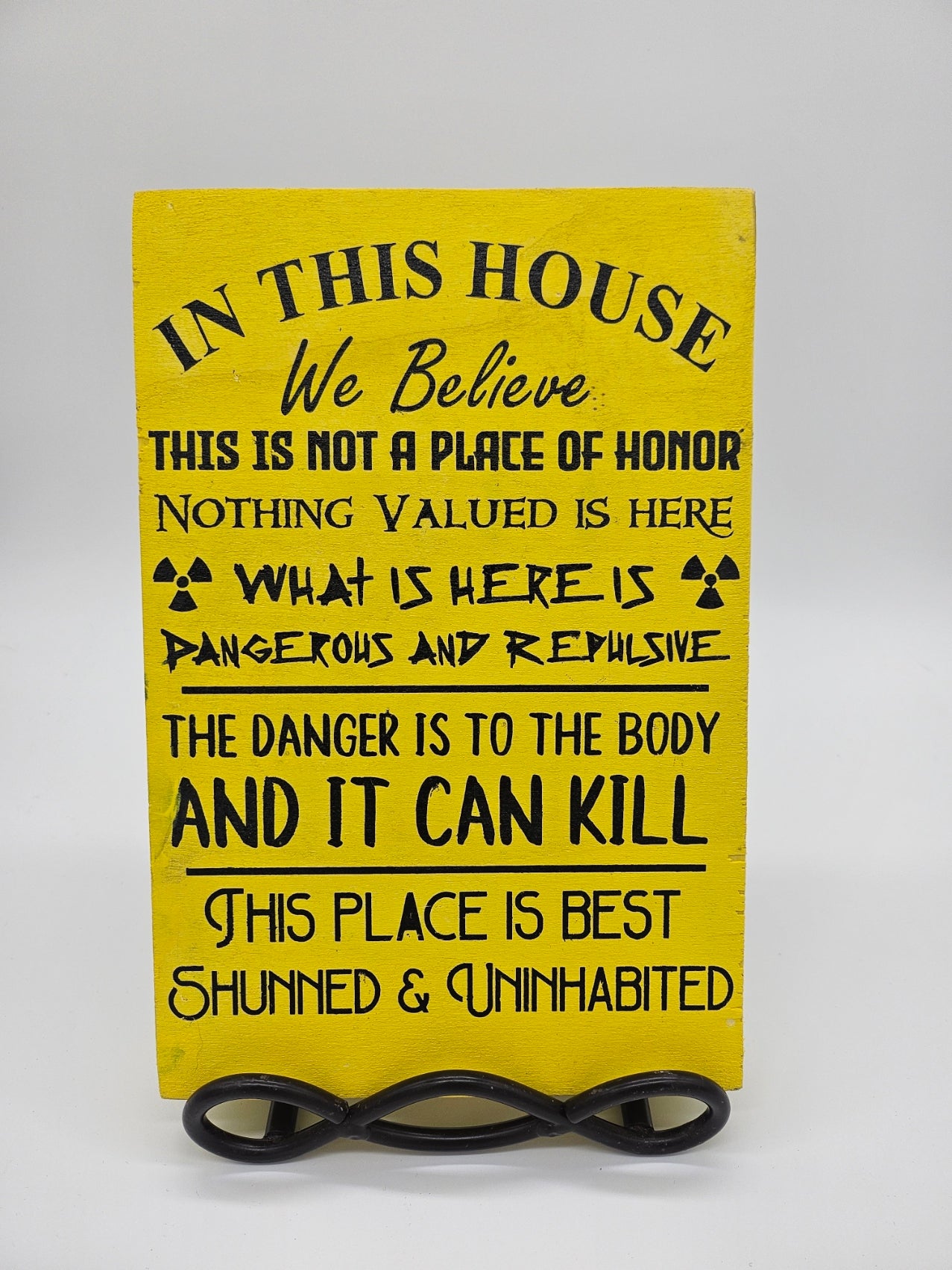 Long term nuclear waste warning (paint)